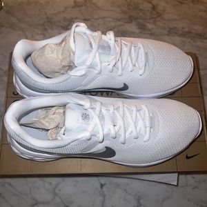 Woman’s size 9 White Nike Revolution 6NN